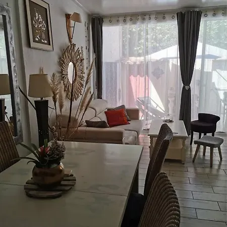 La En Bord De Sur דירה